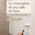 Salle de bain moderne avec carreaux élégants et meuble pratique