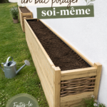Bac potager en bois rempli de légumes variés dans un jardin