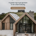 Femme heureuse devant sa nouvelle maison, symbole du rêve immobilier réalisé.